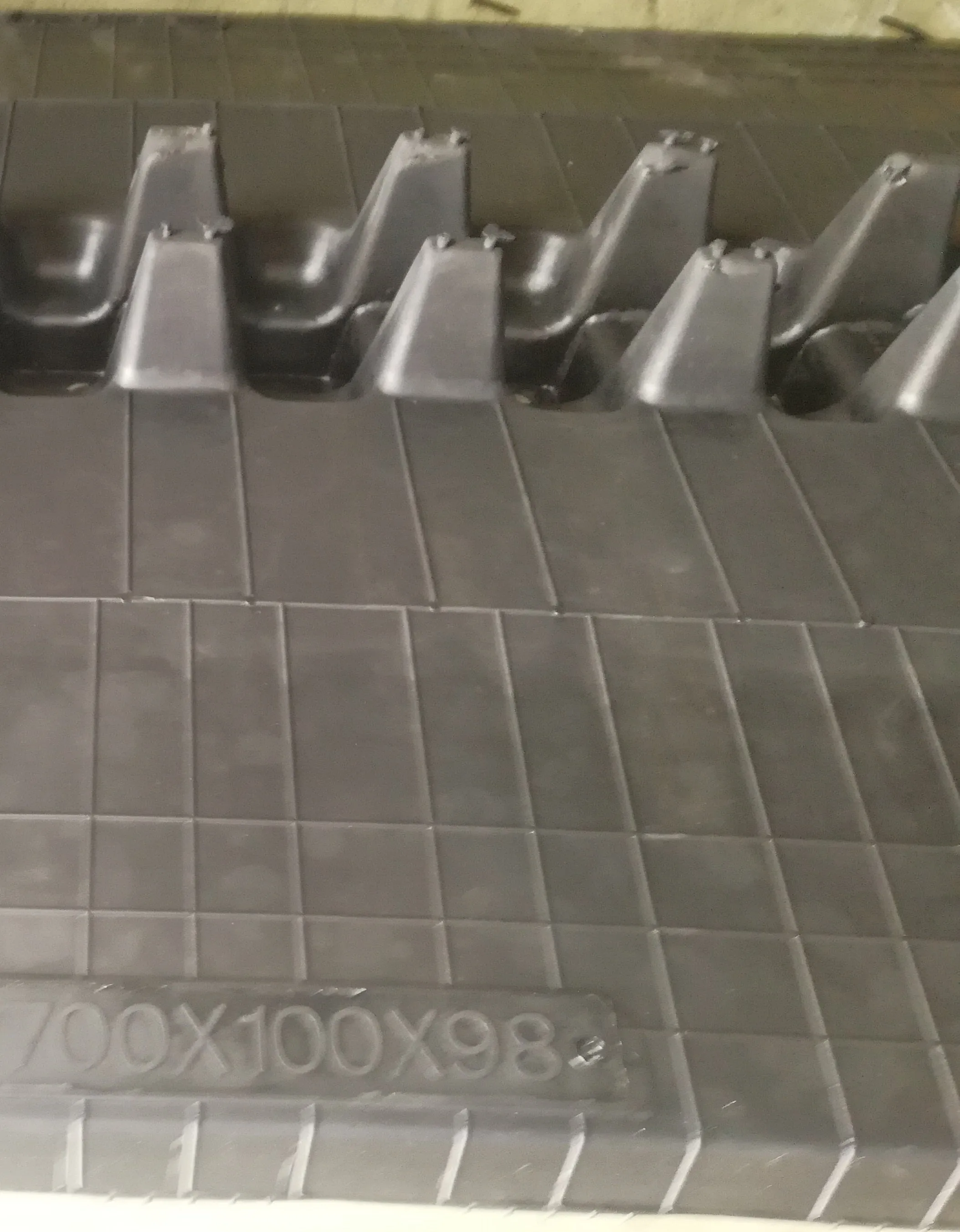 600x100x82 (600x82x100) Rubber Tracks, Conventional